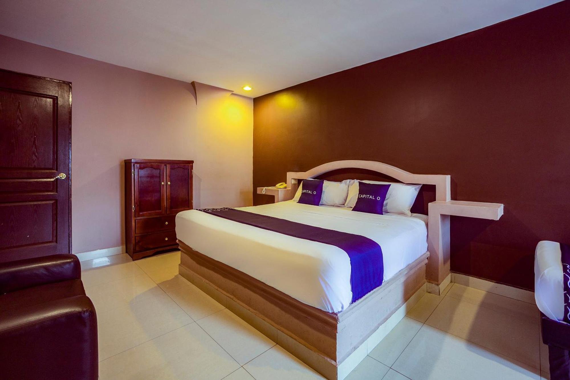 Capital O Hotel Diro, Monterrey Exterior photo