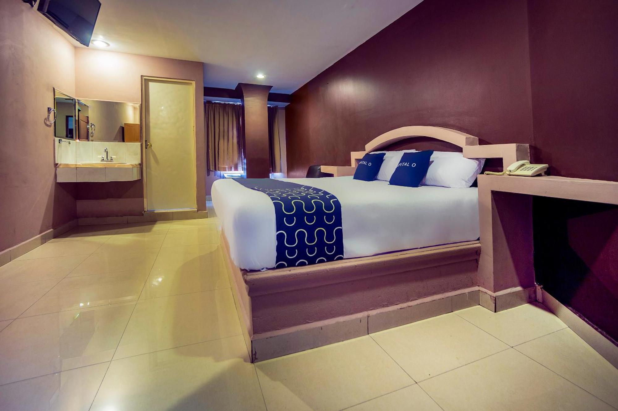 Capital O Hotel Diro, Monterrey Exterior photo
