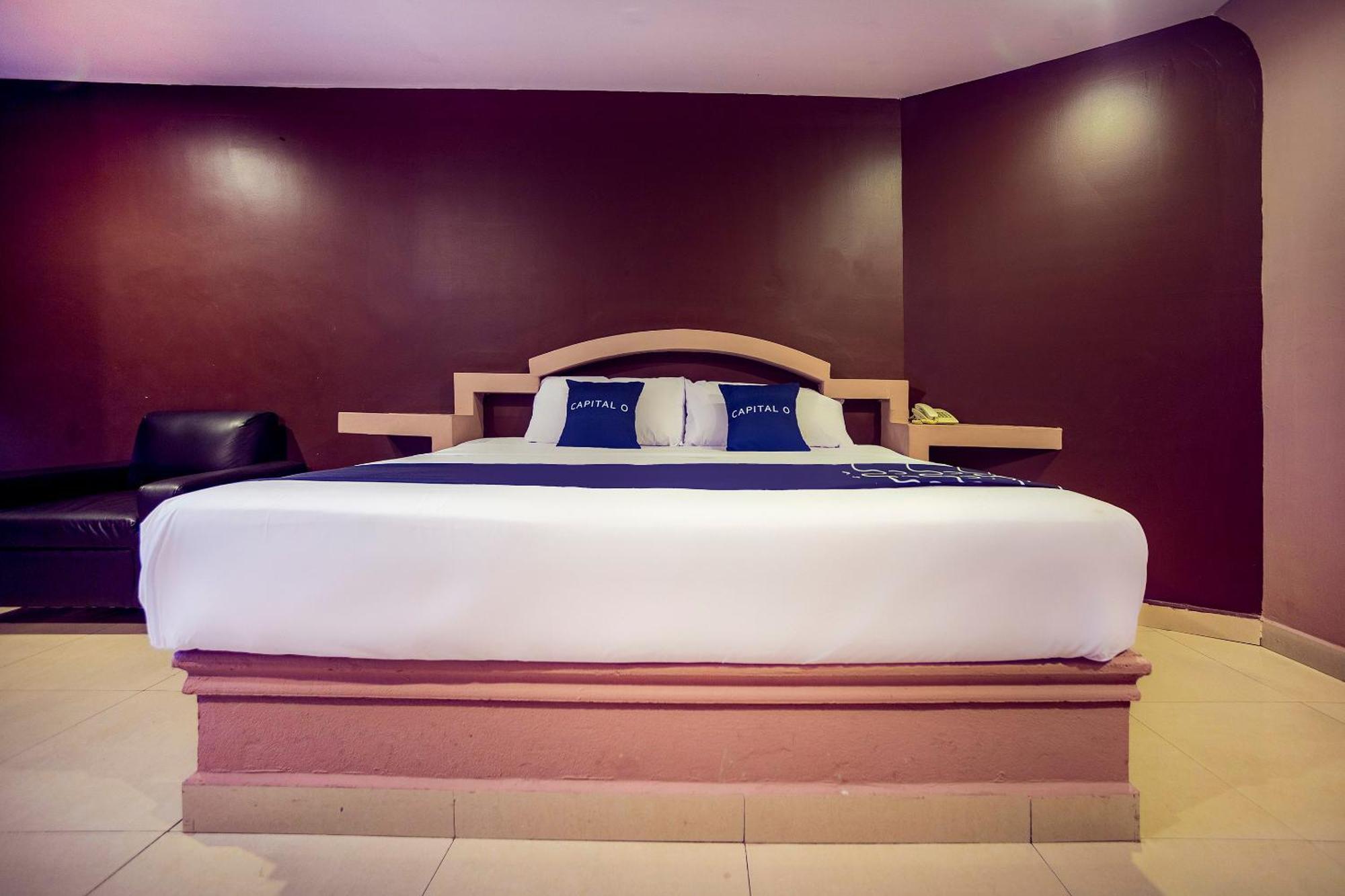 Capital O Hotel Diro, Monterrey Exterior photo